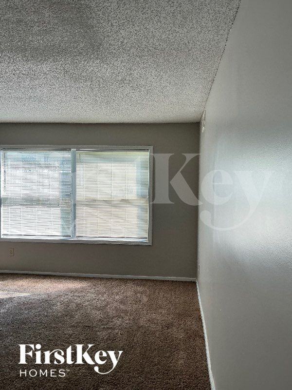 4332 Kerwin Dr - Photo 4 of 12