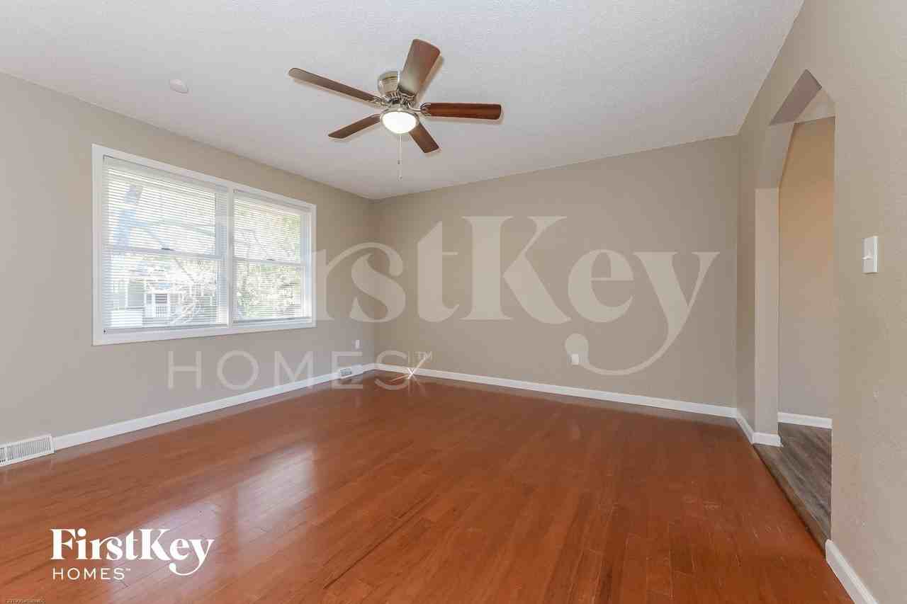 417 Se Claremont St - Photo 3 of 15