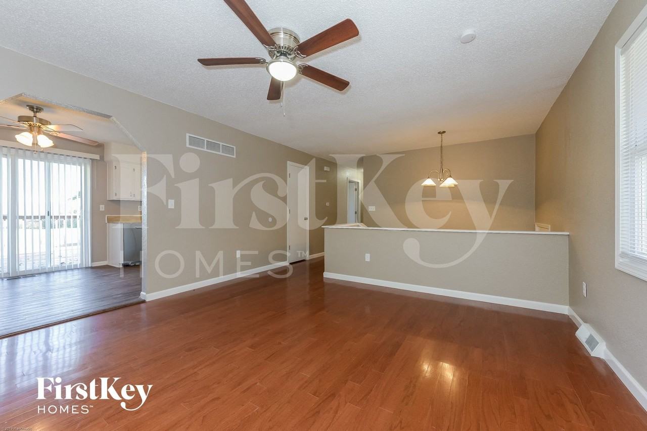 417 Se Claremont St - Photo 5 of 15