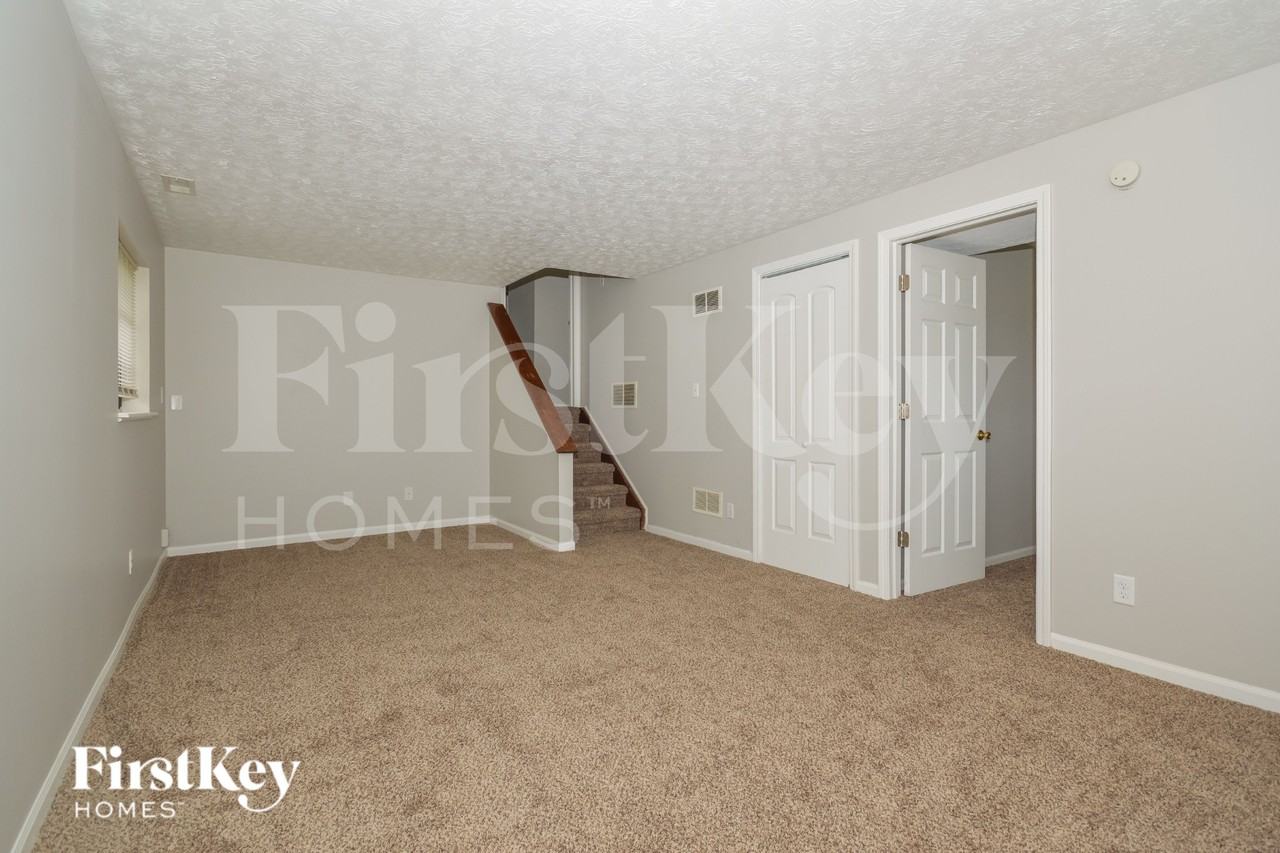 4030 Harmony Dr - Photo 3 of 15