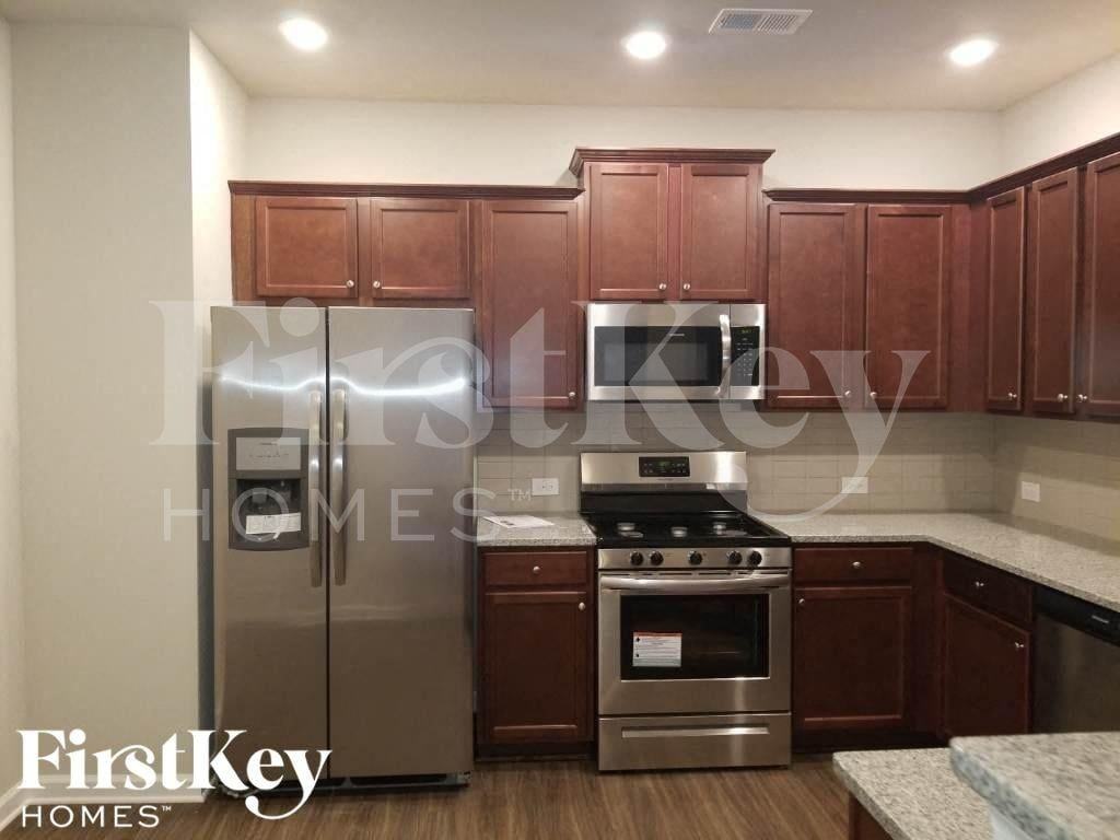 3124 Baylor Cir - Photo 4 of 15
