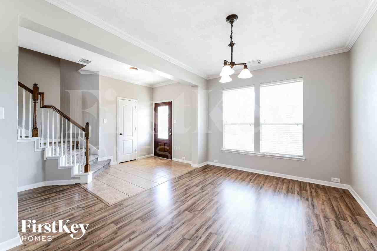 30030 Saw Oaks Dr - Photo 4 of 15