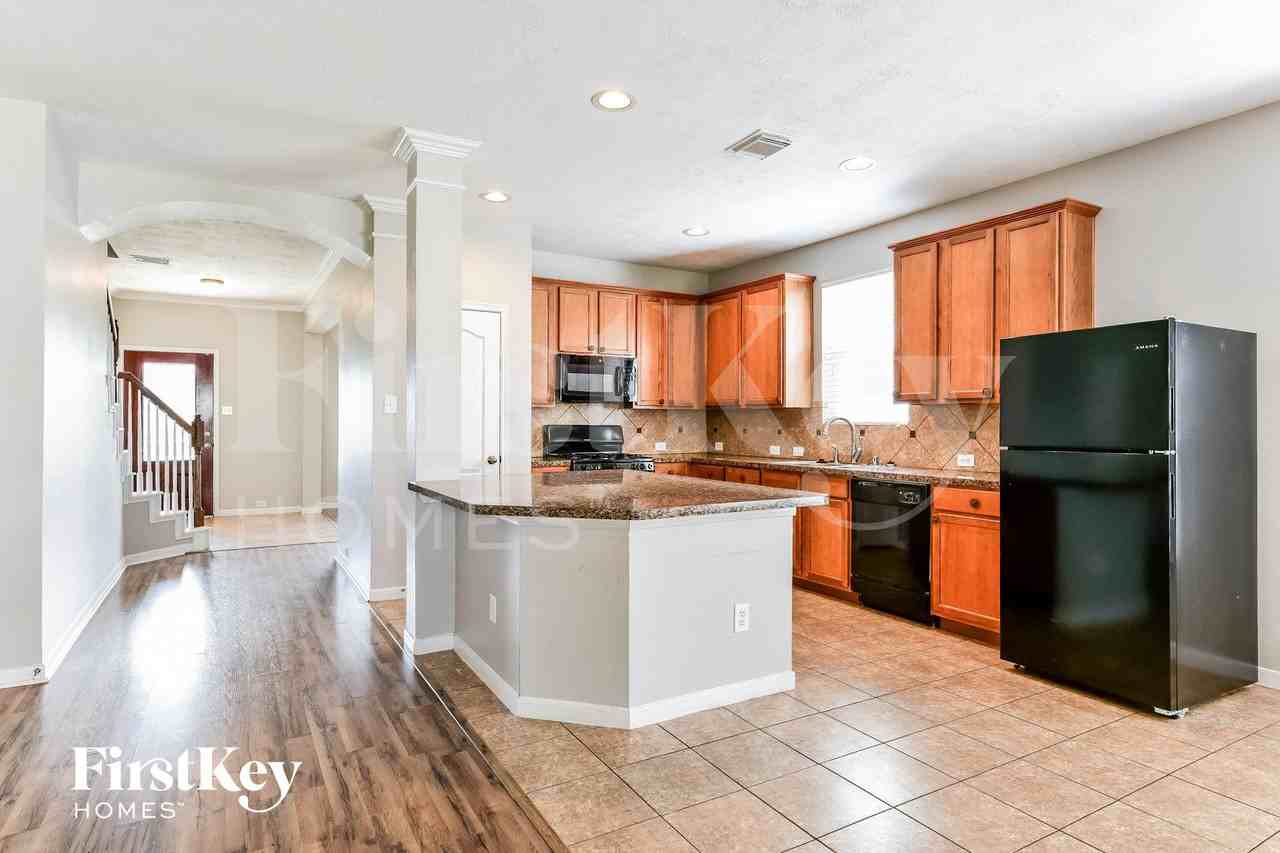 30030 Saw Oaks Dr - Photo 5 of 15