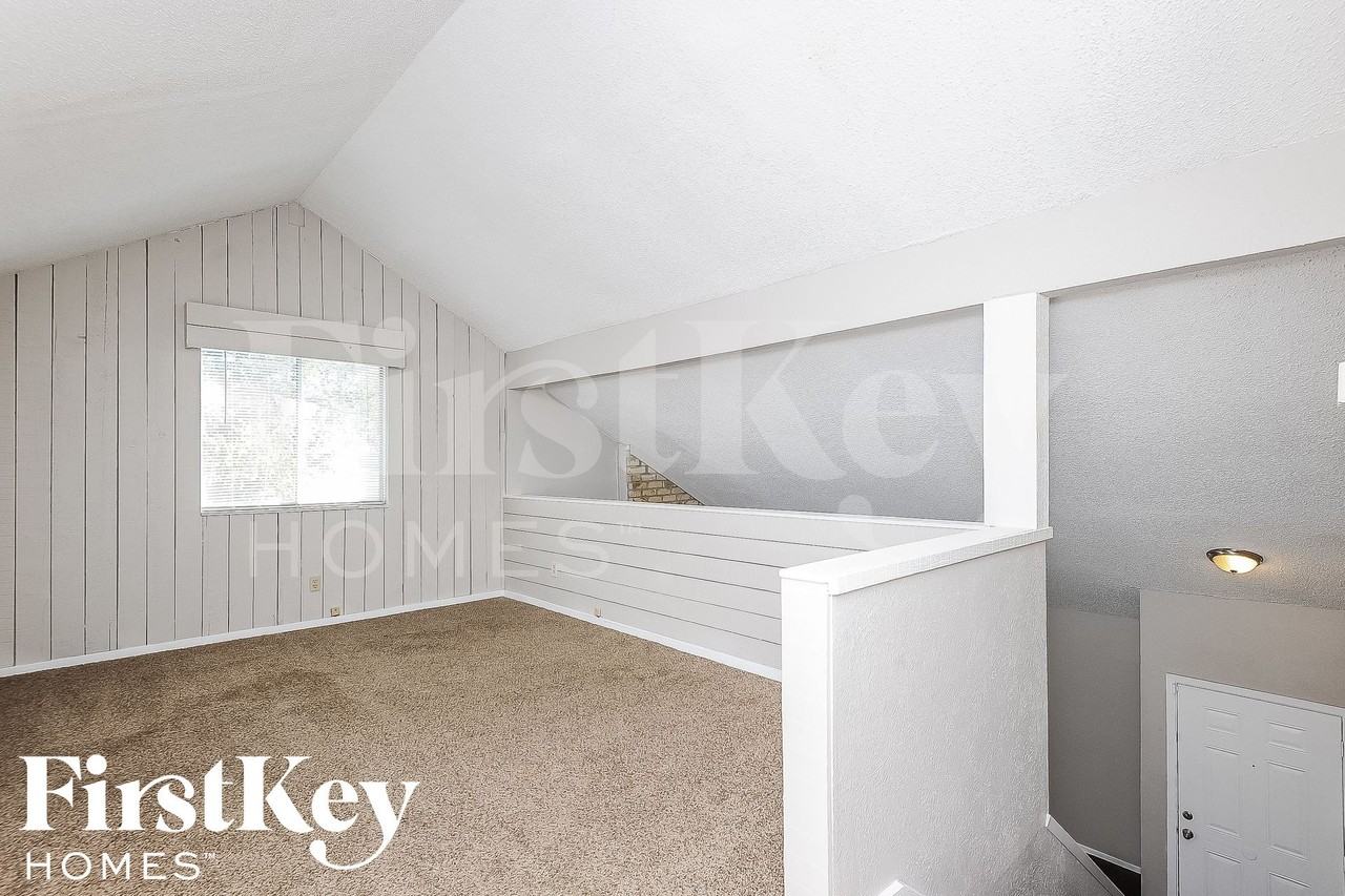 2113 Deerfield Dr - Photo 7 of 15