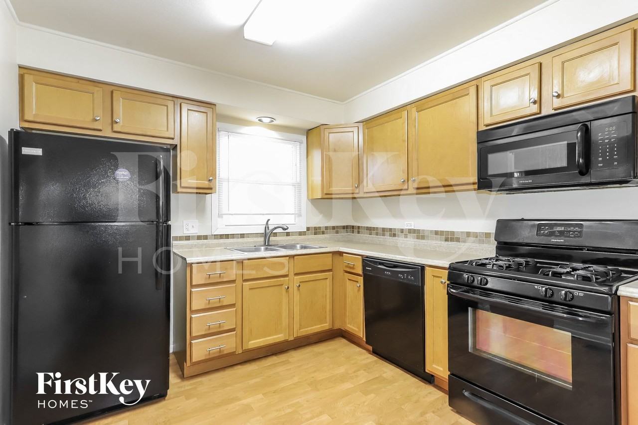 19912 Monterey Ave - Photo 4 of 15