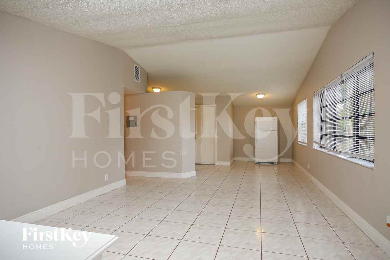 1501 Nw 16th Ln - Photo 4 of 16