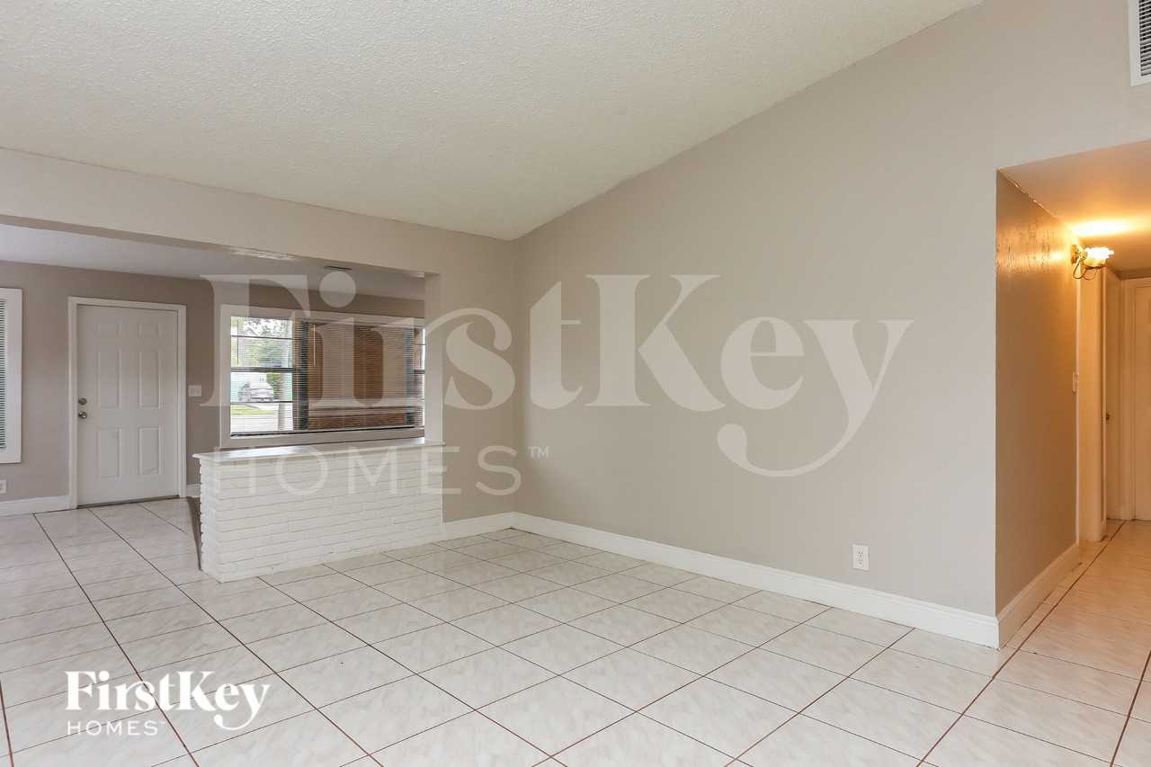 1501 Nw 16th Ln - Photo 5 of 16