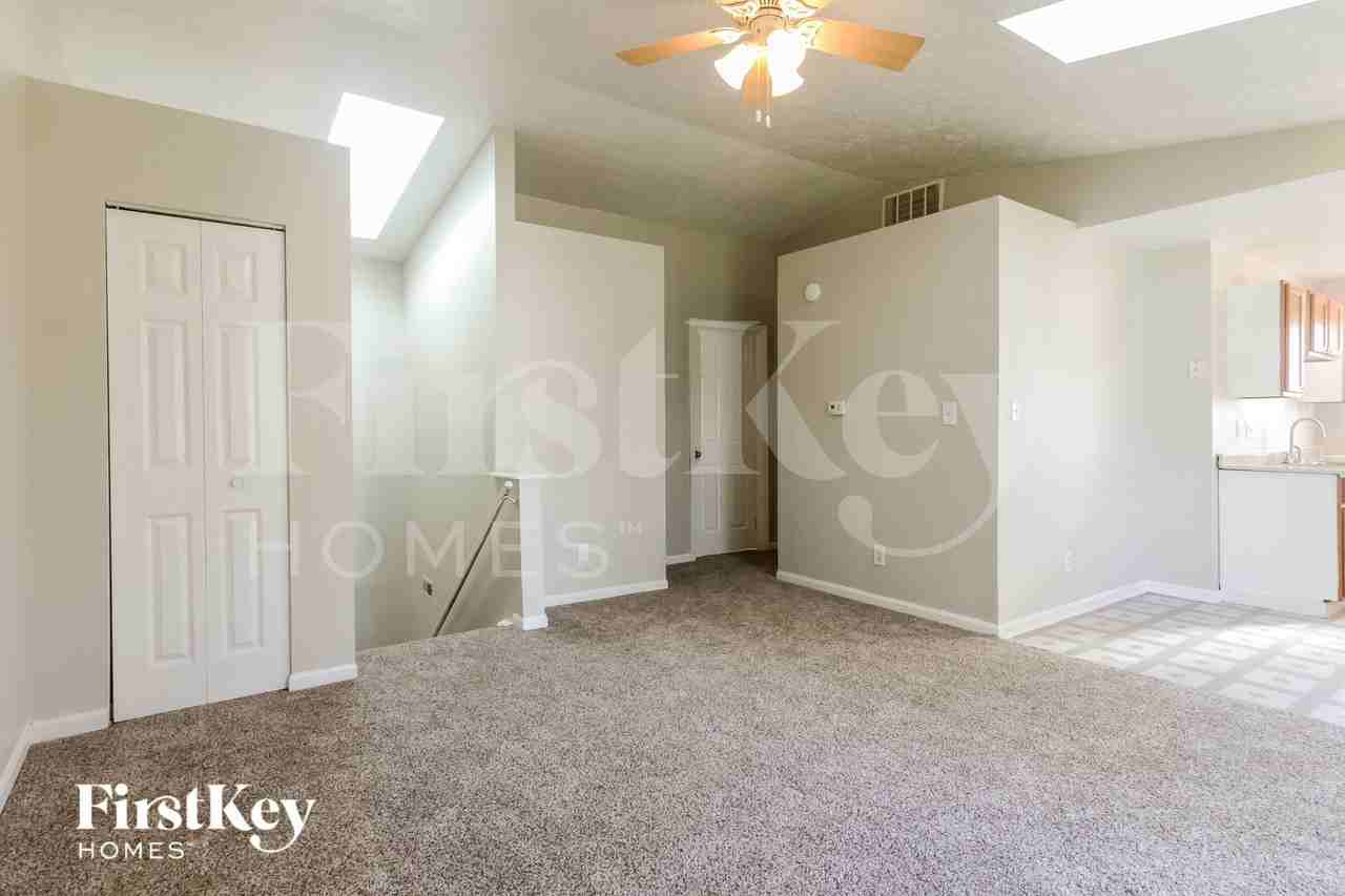 11026 Essen Ct - Photo 3 of 15