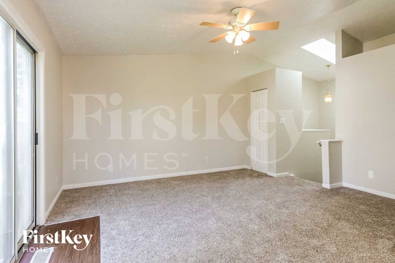 11026 Essen Ct - Photo 4 of 15