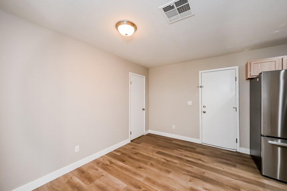 5594 Calais Ct - Photo 7 of 17