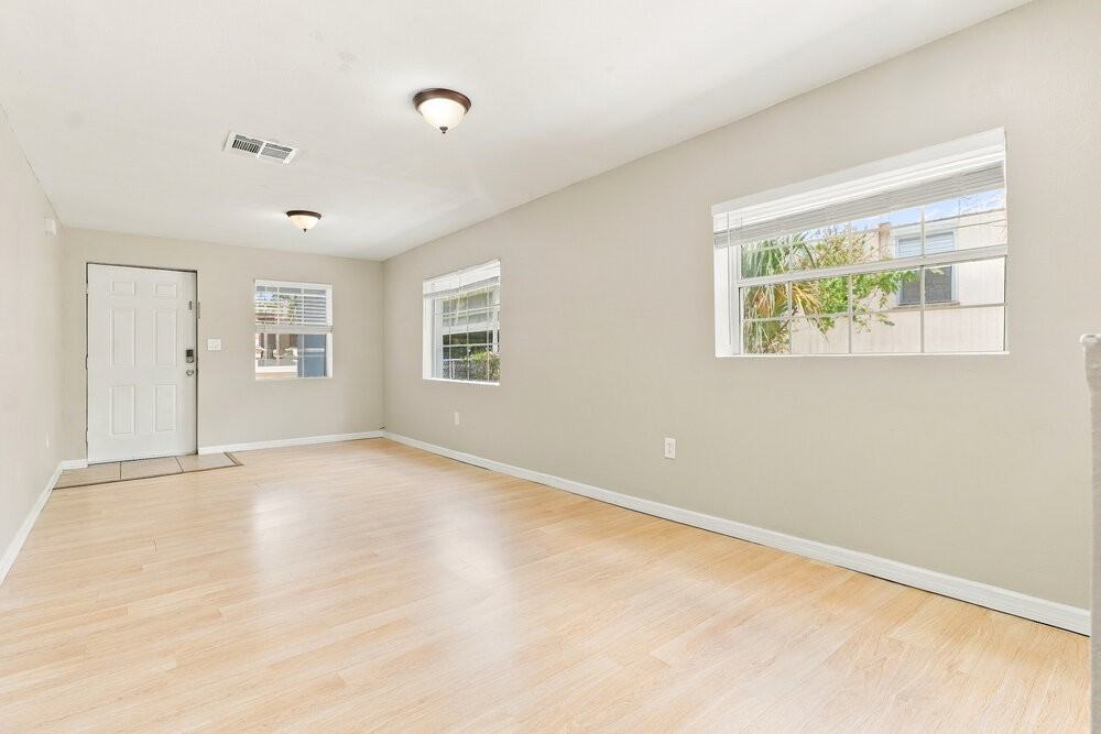 522 E Lime St - Photo 3 of 16