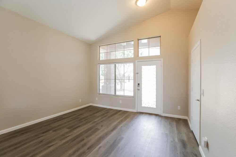 2411 E Augusta Ave - Photo 3 of 16