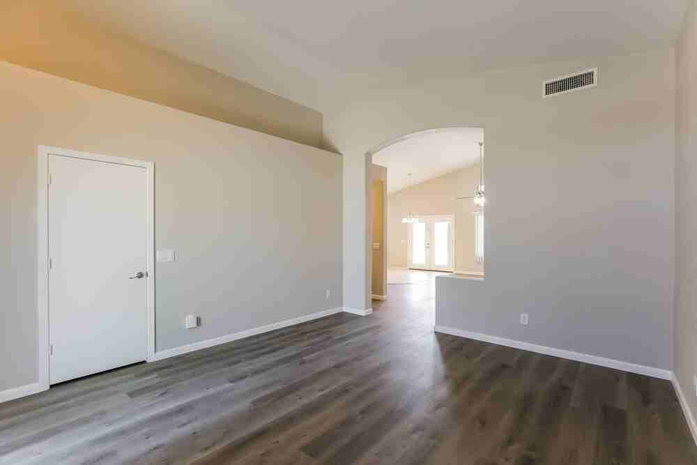 2411 E Augusta Ave - Photo 5 of 16