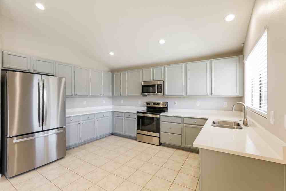 2411 E Augusta Ave - Photo 7 of 16