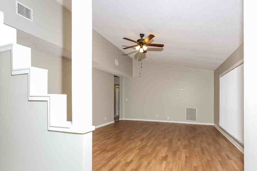 12157 Stratford St - Photo 3 of 14