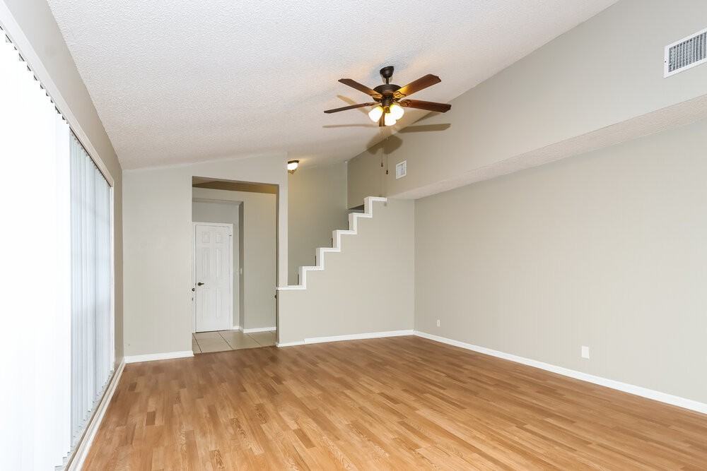 12157 Stratford St - Photo 4 of 14