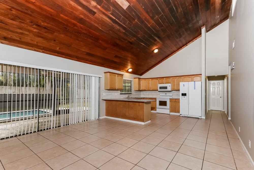 12157 Stratford St - Photo 6 of 14