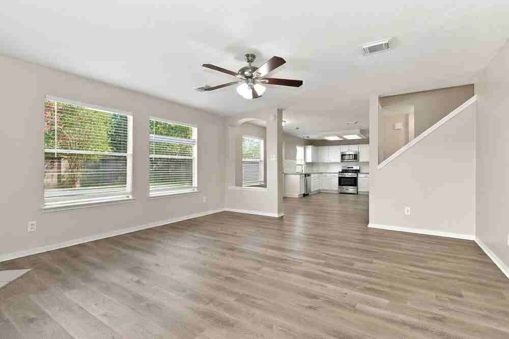 31518 Kingston Village Dr - Photo 5 of 17