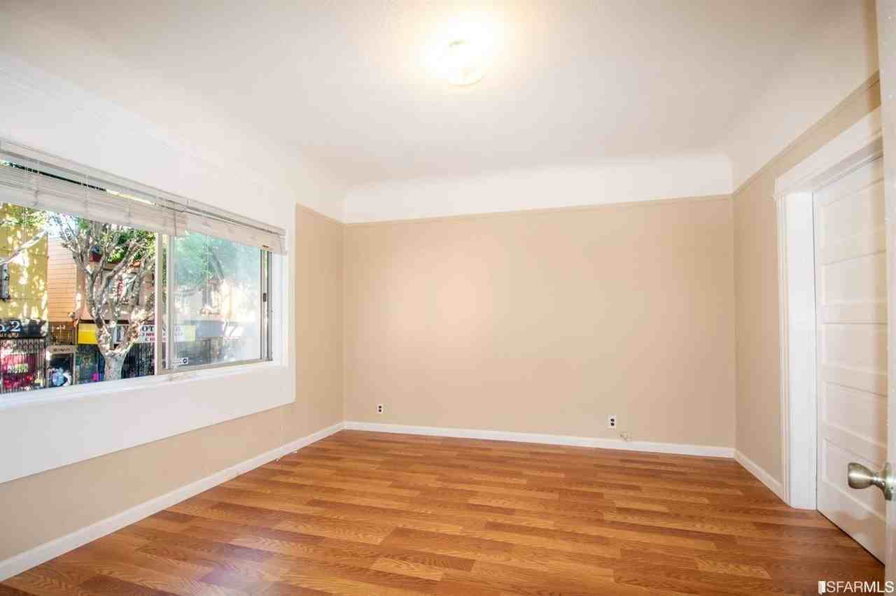 3175 24th St - Photo 3 of 9