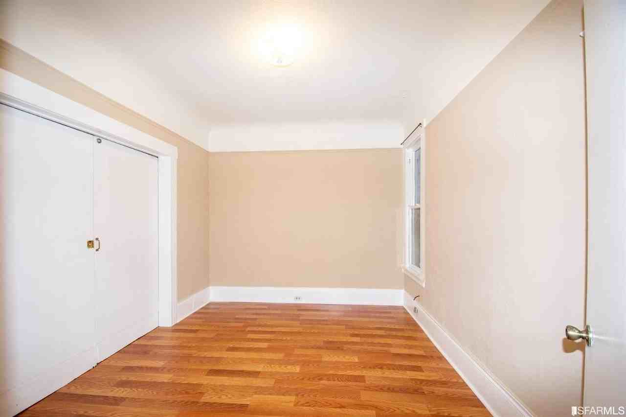 3175 24th St - Photo 5 of 9