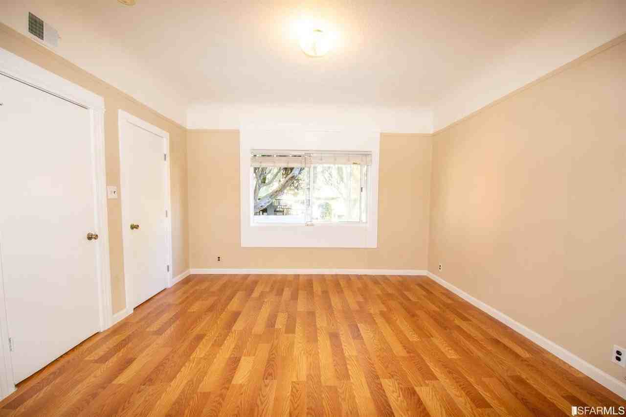 3175 24th St - Photo 6 of 9