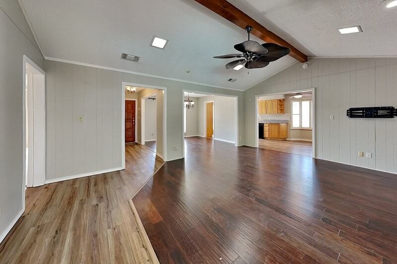 1605 Brighton Dr - Photo 2 of 22
