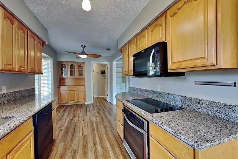 1605 Brighton Dr - Photo 5 of 22