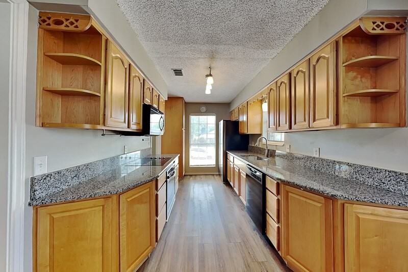1605 Brighton Dr - Photo 6 of 22
