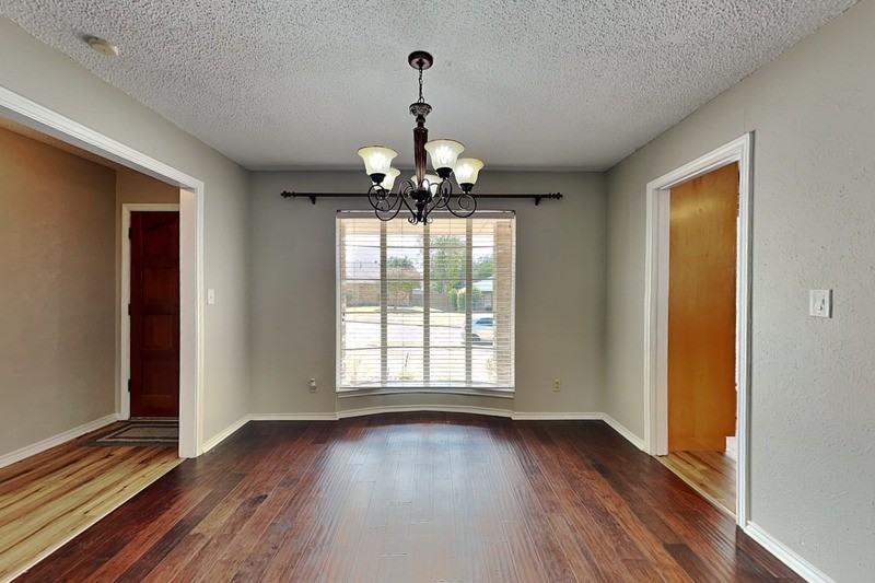 1605 Brighton Dr - Photo 7 of 22