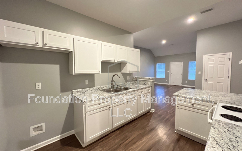 3835 Bowen Ave - Photo 3 of 22