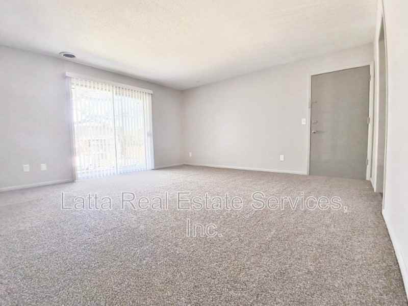 12403 E 40th St S #D - Photo 3 of 11
