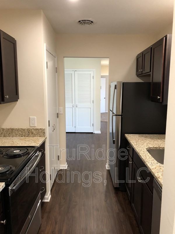 331 W Washington St - Photo 3 of 11