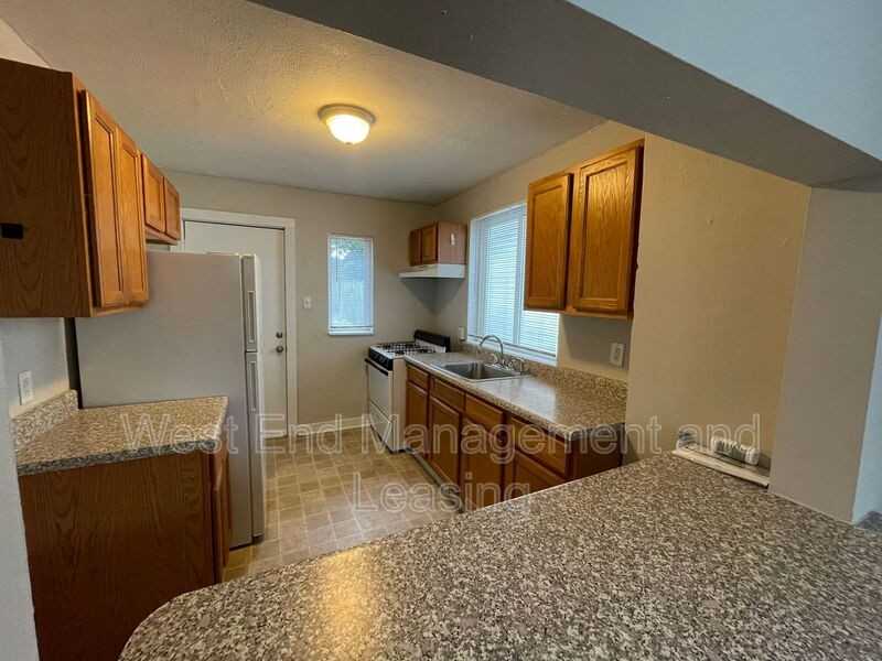 909 Cornell Ave - Photo 3 of 11