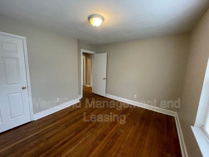 909 Cornell Ave - Photo 6 of 11