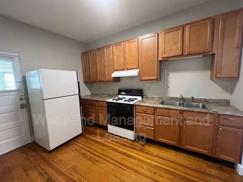 4932 Schollmeyer Ave - Photo 3 of 9