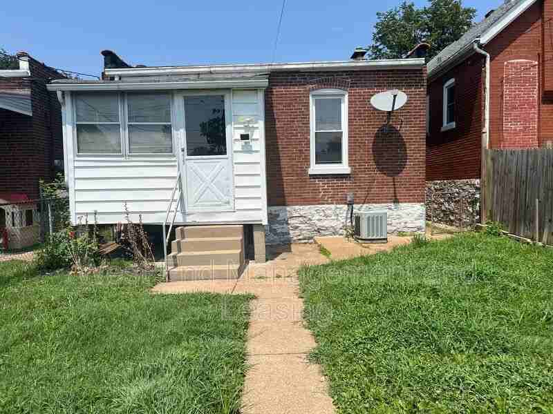 4932 Schollmeyer Ave - Photo 2 of 9
