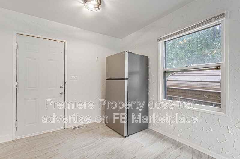 7606 E 50th Ter - Photo 5 of 10