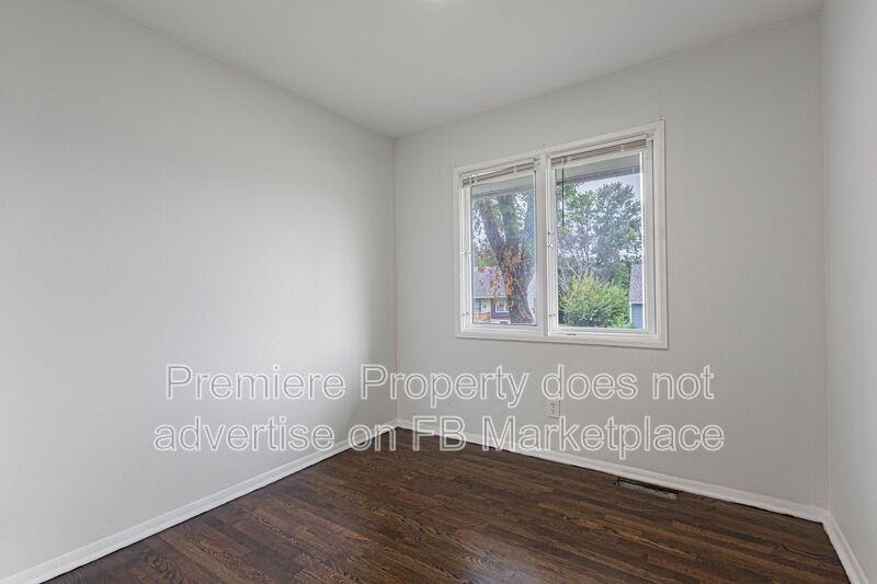 7606 E 50th Ter - Photo 6 of 10