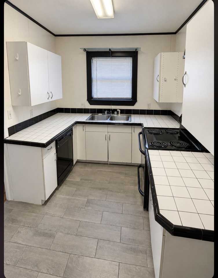 1050 Ne 12th St #NA - Photo 5 of 11