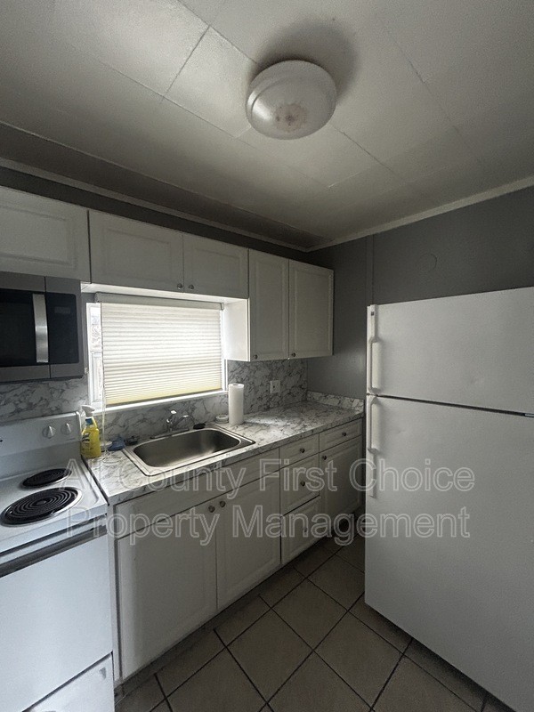 5475 42nd St N #4 - Photo 5 of 7
