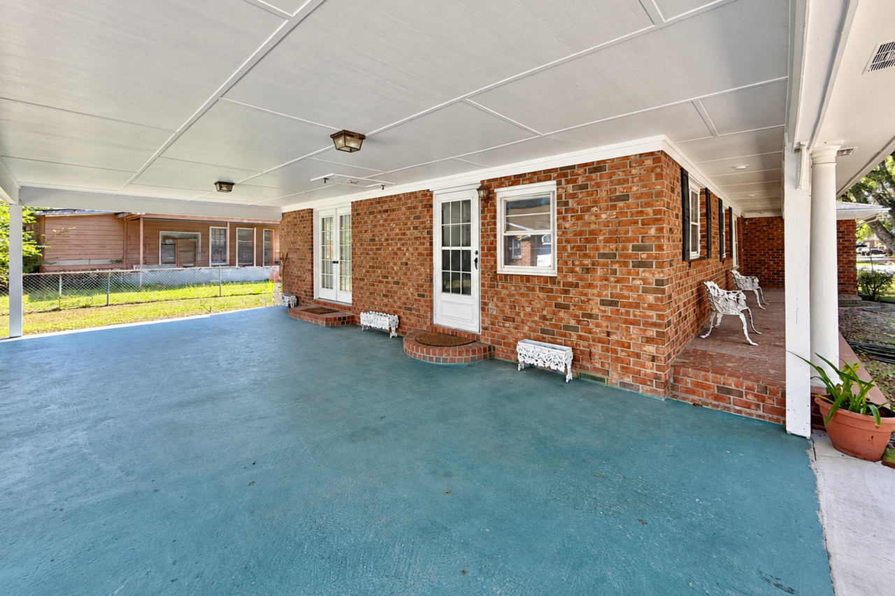 1926 Danny St - Photo 5 of 30