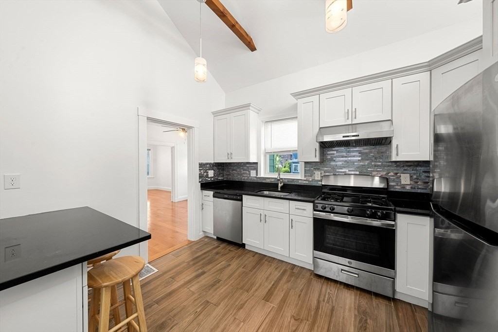 54 Marshall St - Photo 7 of 21