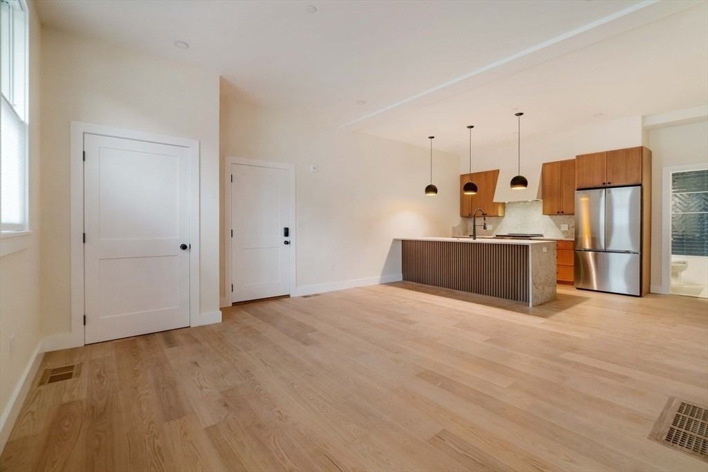 108 Bunker Hill St
