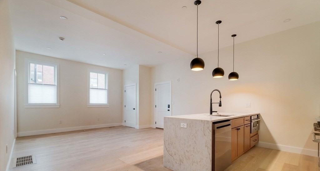 108 Bunker Hill St - Photo 2 of 22