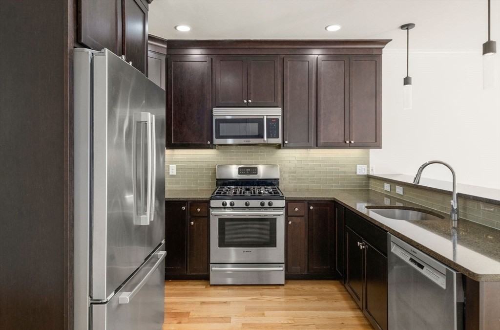 18 Robert St - Photo 4 of 19