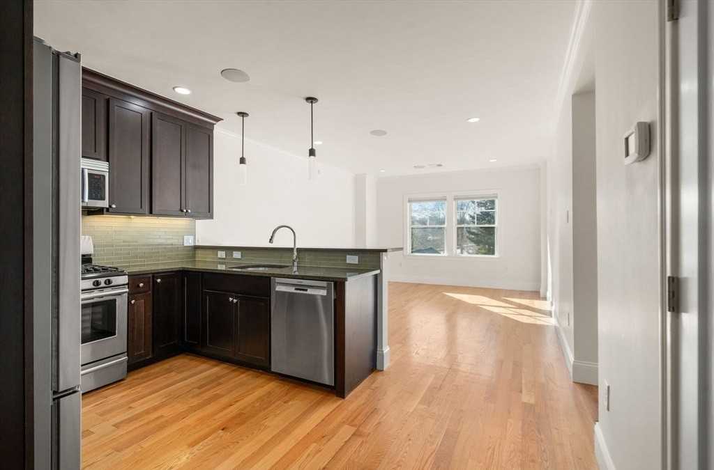 18 Robert St - Photo 5 of 19