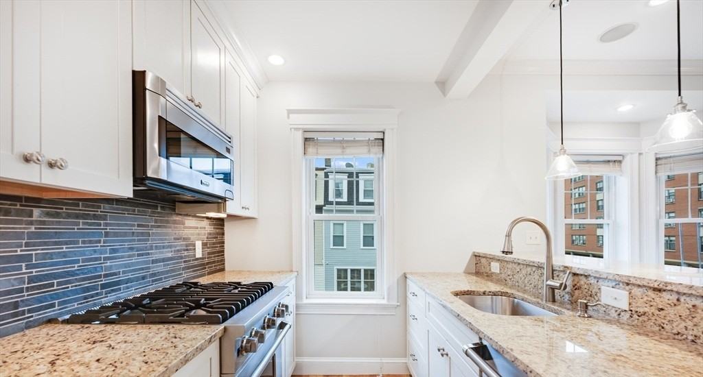 504 E 8th St - Photo 2 of 13