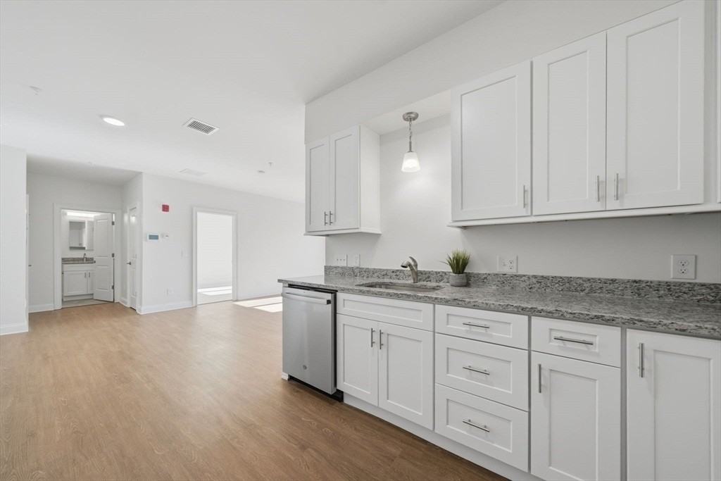 10 Franklin Ave - Photo 2 of 13