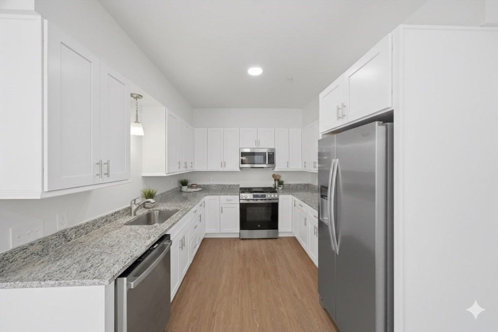 10 Franklin Ave - Photo 3 of 13