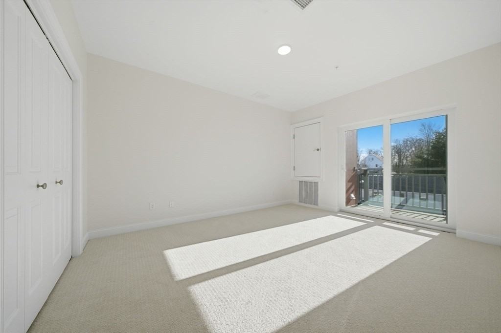 10 Franklin Ave - Photo 5 of 13